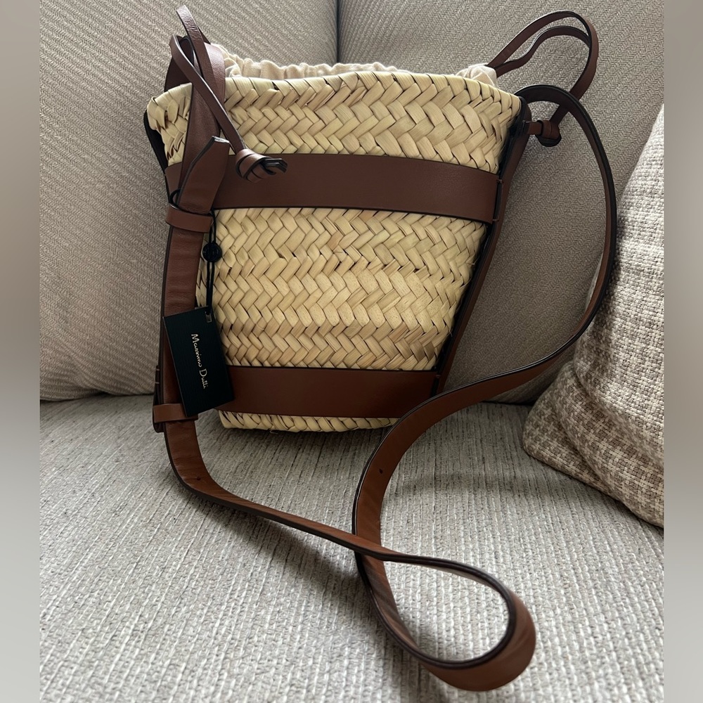 MINI WOVEN BASKET BAG + DETACHABLE POUCH